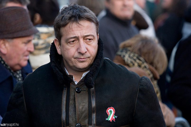Tovább gyűrűzik Bayer Zsolt botránya: Megszólalt a Fidesz V. számú tagkönyvének tulajdonosa