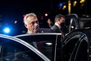 Orbán újabb embere csinált magából komplett bohócot